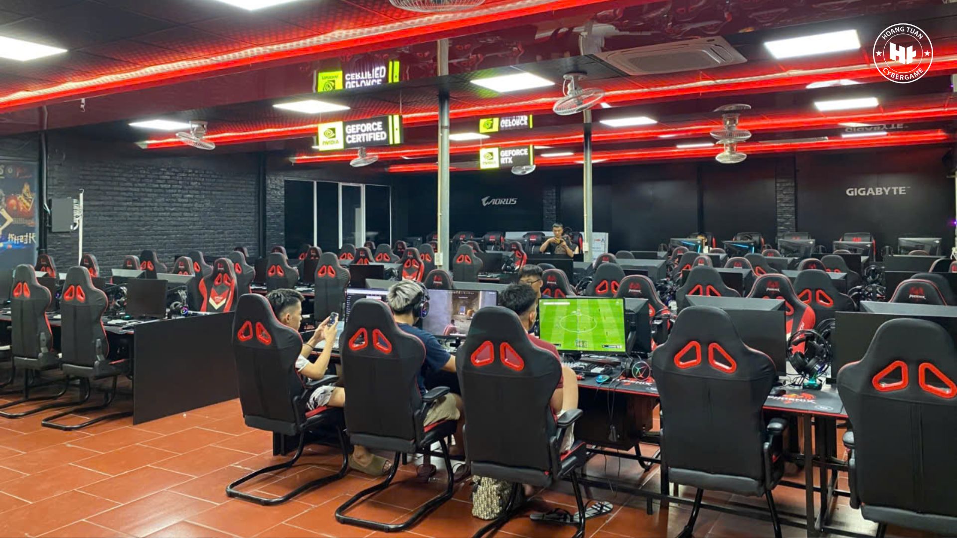 Lắp Đặt Phòng Game 70PC Với Vốn Đầu Tư 1 Tỷ 8: Cấu Hình Được Phân Bổ Ra Sao?